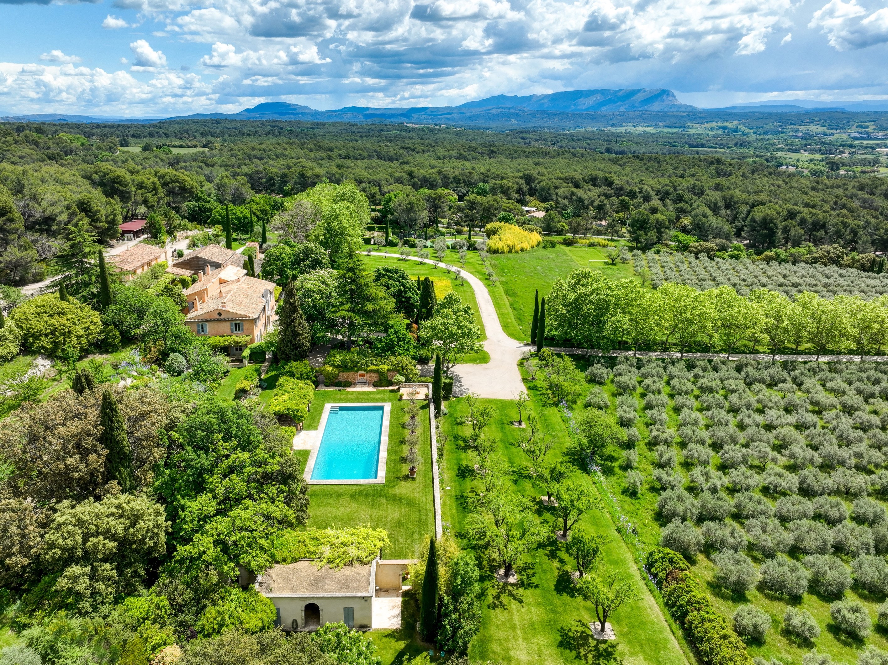  Just Minutes from the Centre of Aix-en-Provence  Exceptional 600 sq.m Bastide … - 物件實景