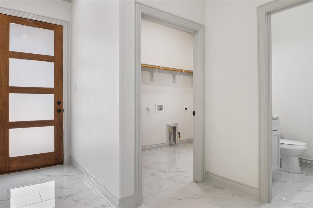 Dallas, Texas, 75212, United States, 4 Bedrooms Bedrooms, ,3 BathroomsBathrooms,Residential,For Sale,1930273