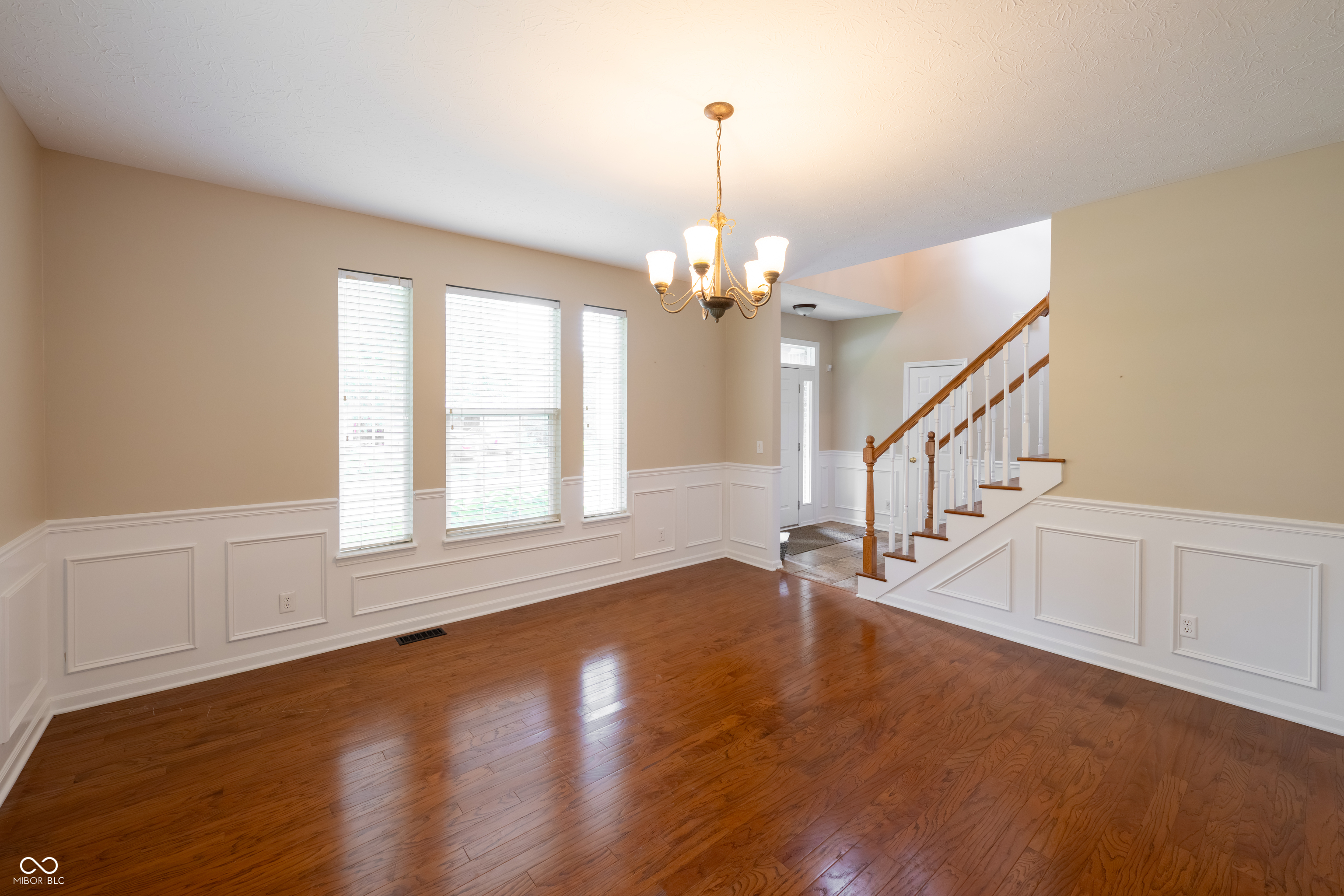 Carmel, Indiana, 46033, United States, 4 Bedrooms Bedrooms, ,4 BathroomsBathrooms,Residential,For Sale,1975371