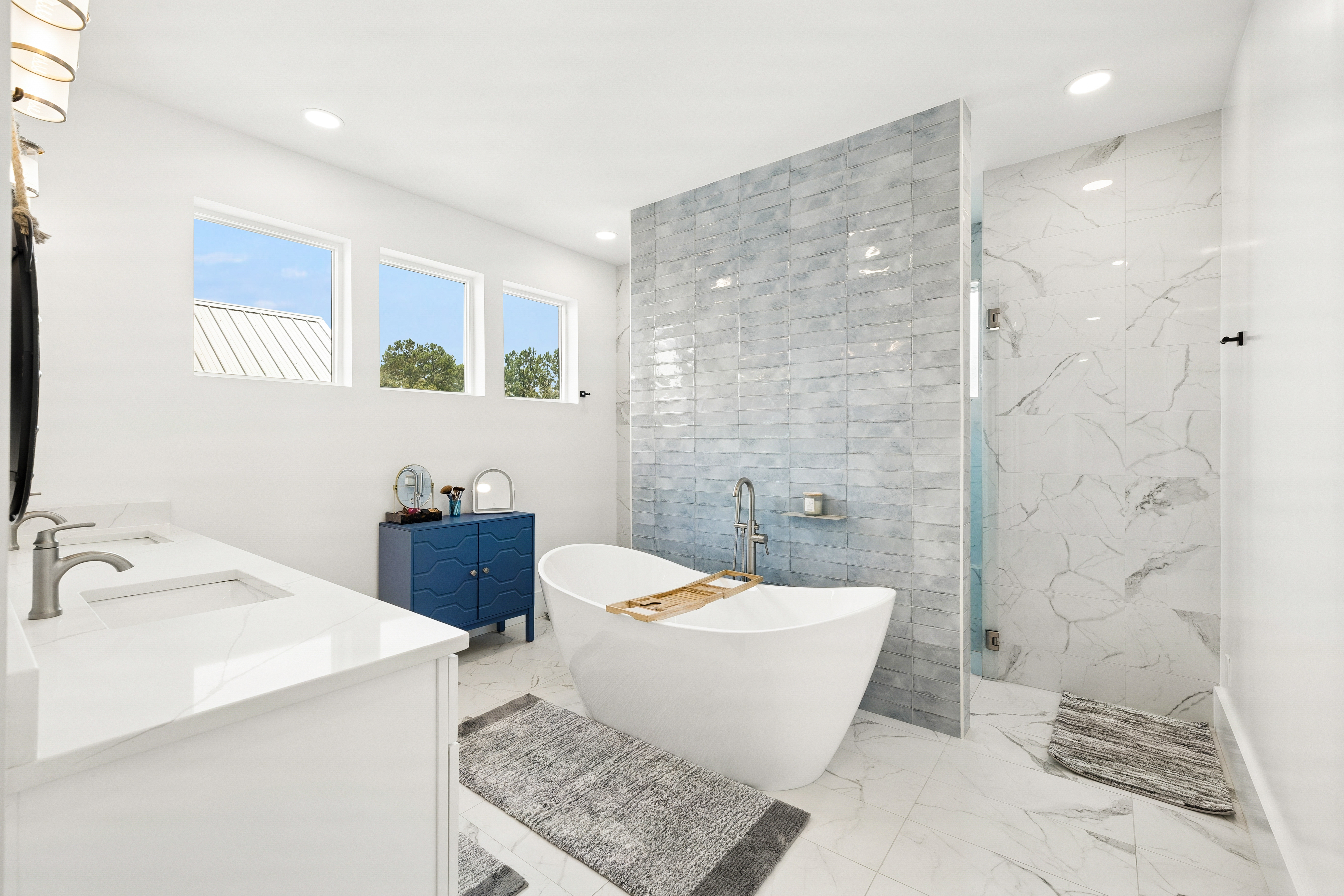  Spacious Newer-Build Home With Wraparound Porch On Gated Community Corner Lot - 物件實景