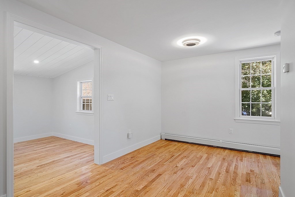 Exeter, New Hampshire, 03833, United States, 4 Bedrooms Bedrooms, ,3 BathroomsBathrooms,Residential,For Sale,1927852