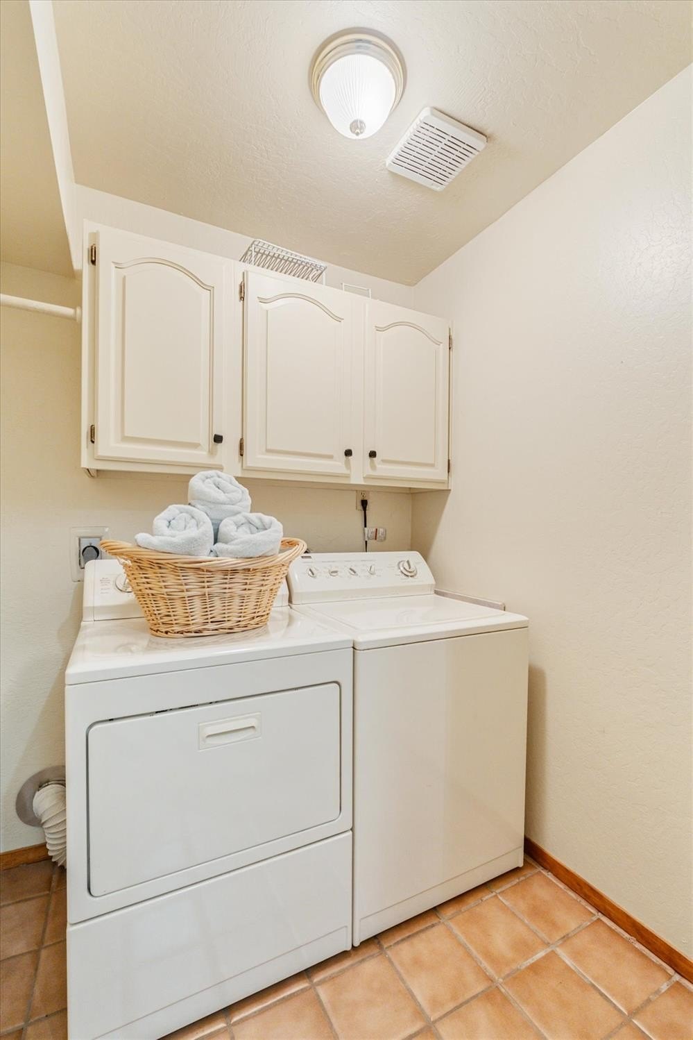 Murphys, California, 95247, United States, 4 Bedrooms Bedrooms, ,3 BathroomsBathrooms,Residential,For Sale,1981649