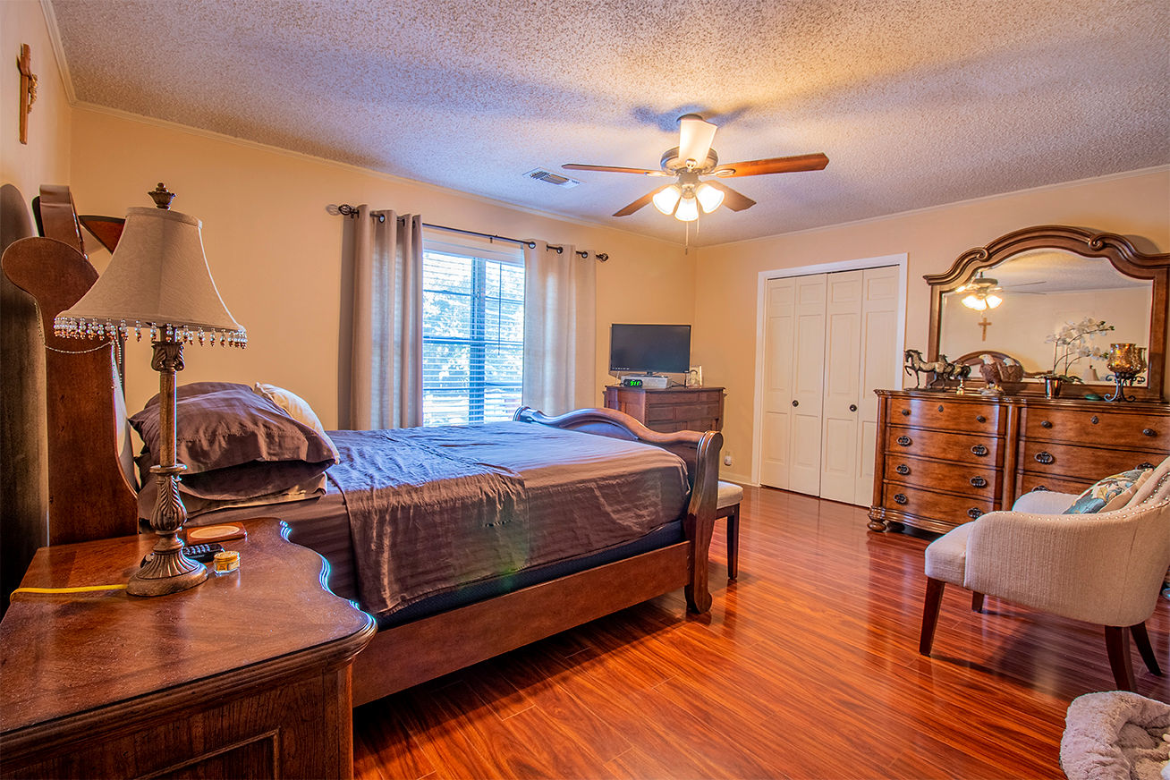 GRAND SALINE, Texas, 75140, United States, 3 Bedrooms Bedrooms, ,2 BathroomsBathrooms,Residential,For Sale,1960368