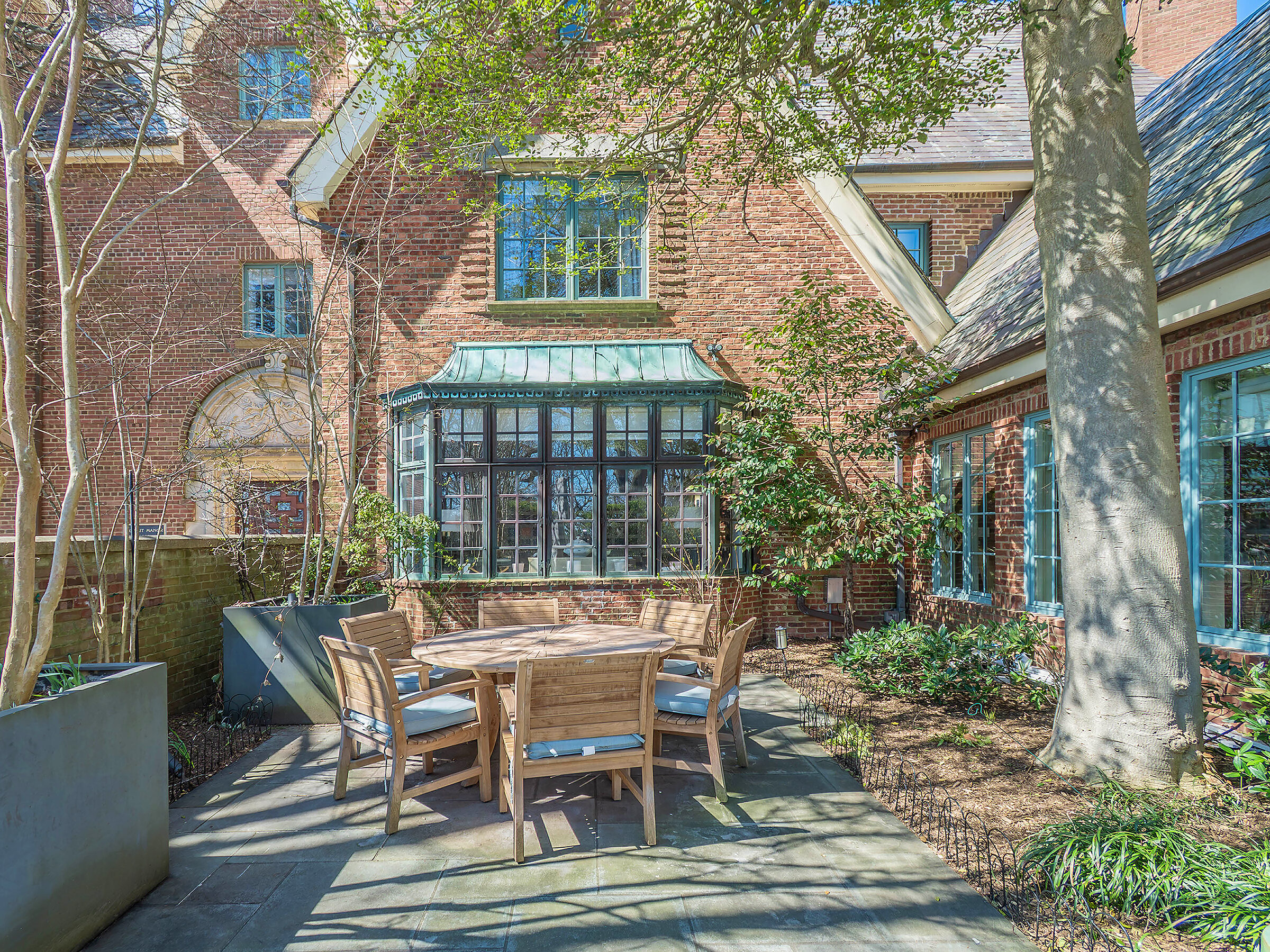  155 Estate Court, Roslyn Heights, NY, 11577 - 物件實景