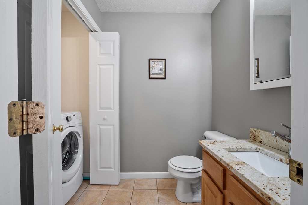 Hooksett, New Hampshire, 03106, United States, 3 Bedrooms Bedrooms, ,3 BathroomsBathrooms,Residential,For Sale,1930253