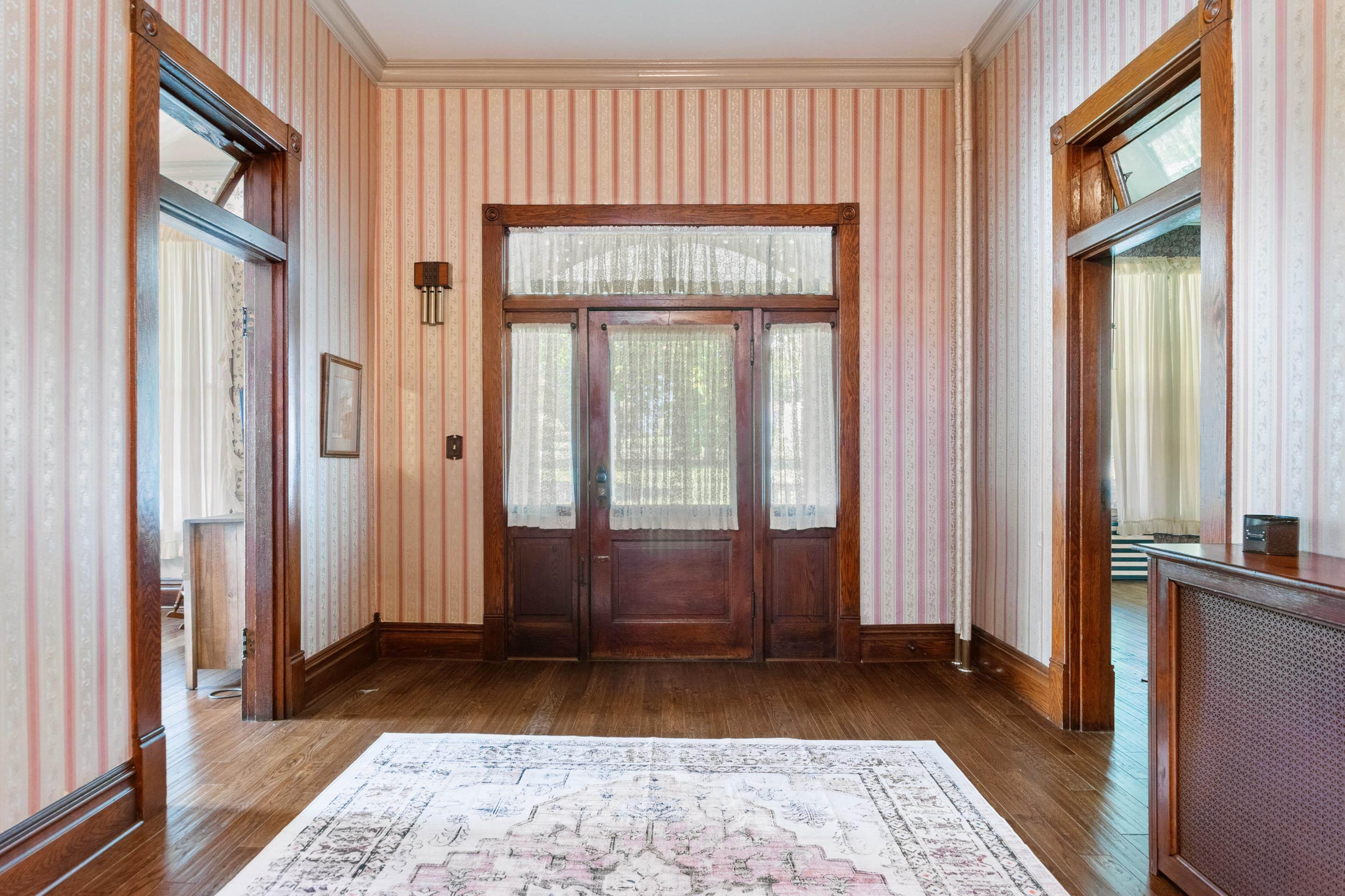 Tazewell, Virginia, 24651, United States, 6 Bedrooms Bedrooms, ,4 BathroomsBathrooms,Residential,For Sale,1905937