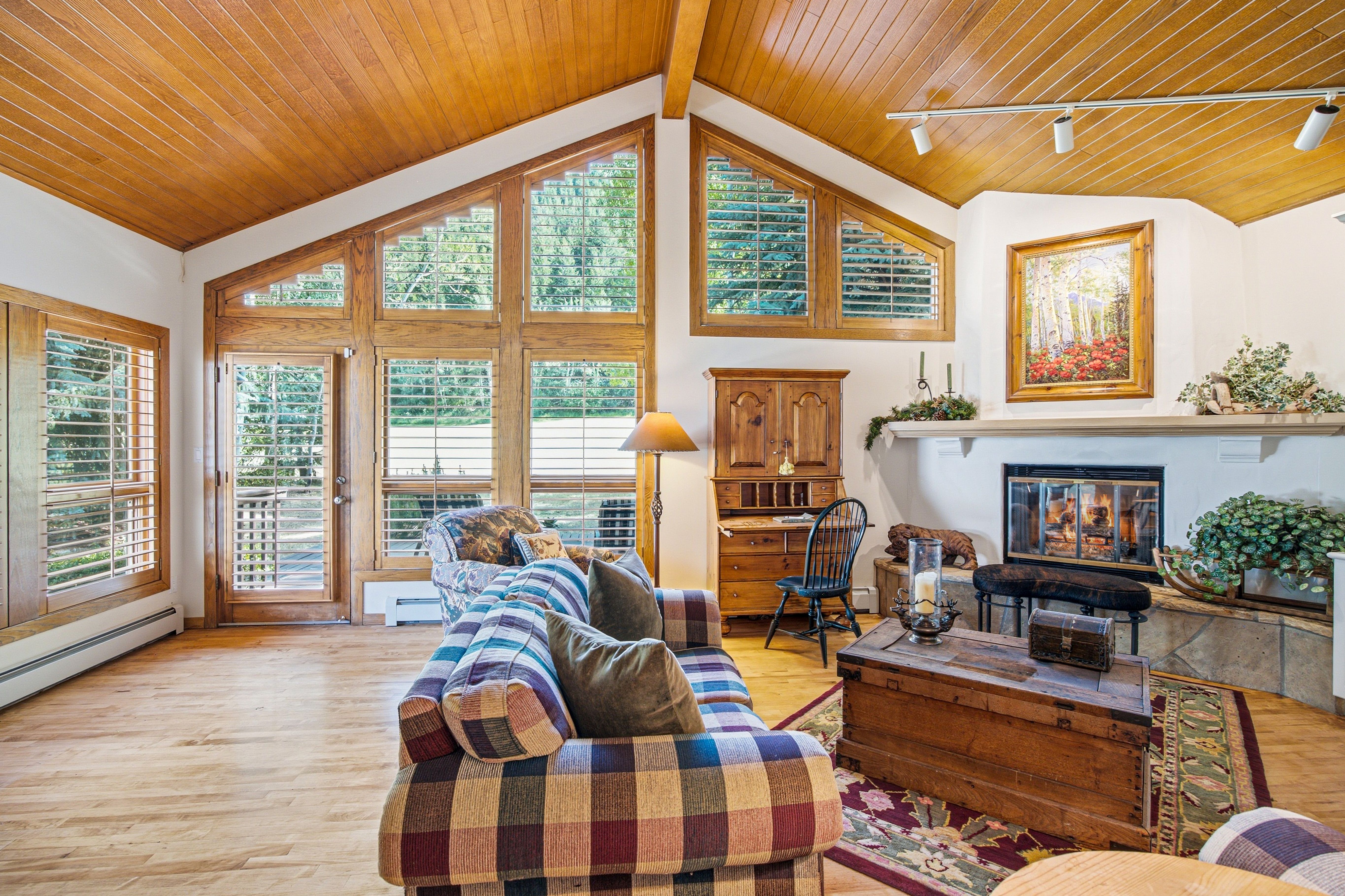  Mountain Residence Positioned at the 13th Fairway of the EagleVail Golf Course - 物件實景
