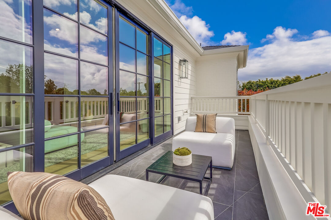 Los Angeles, California, 90049, United States, 7 Bedrooms Bedrooms, ,4 BathroomsBathrooms,Residential,For Sale,1912461