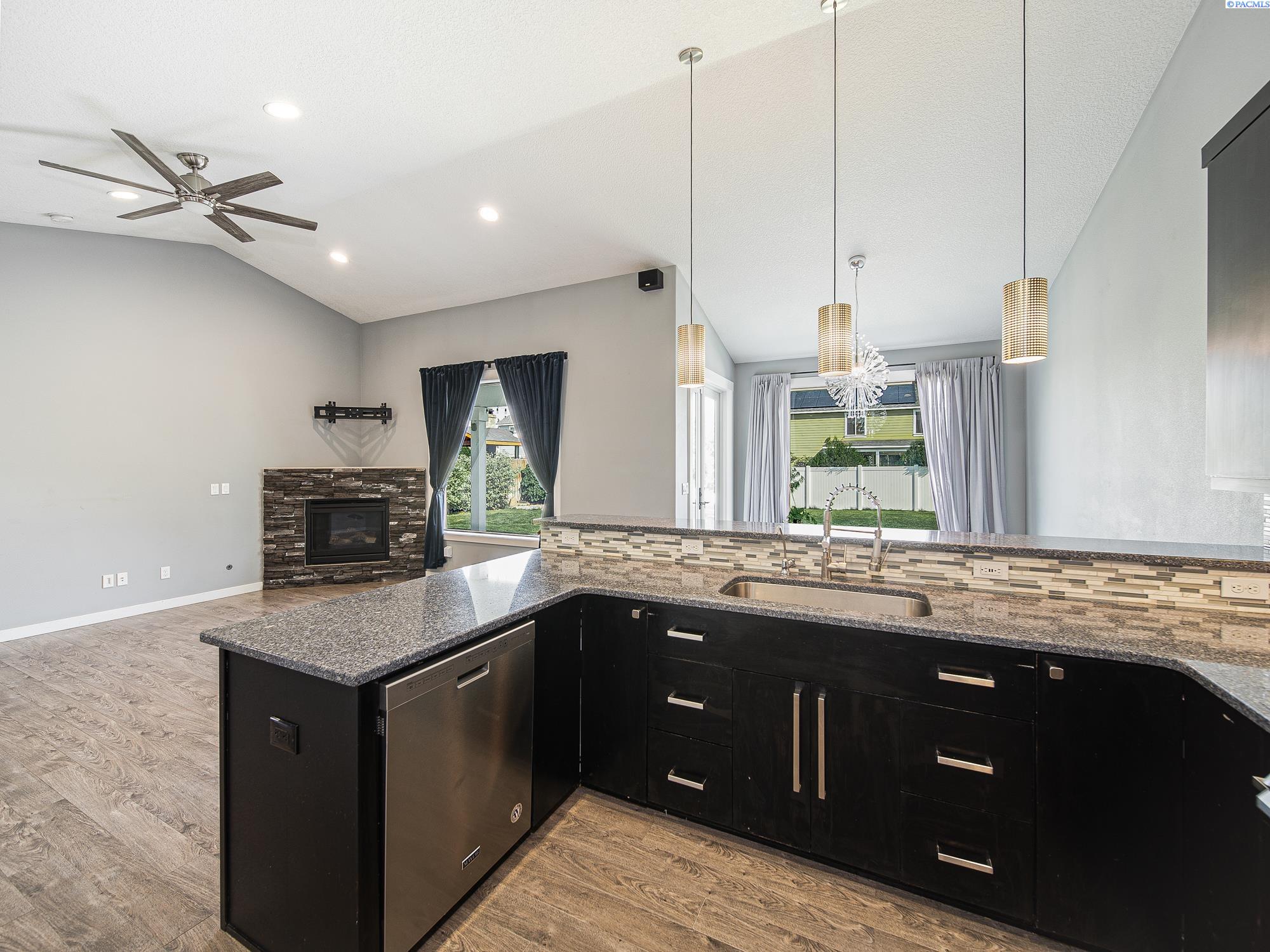 Pasco, Washington, 99301, United States, 4 Bedrooms Bedrooms, ,3 BathroomsBathrooms,Residential,For Sale,1933417