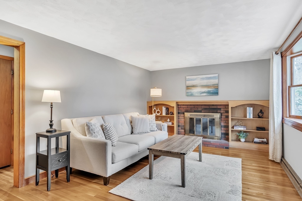 Burlington, Massachusetts, 01803, United States, 6 Bedrooms Bedrooms, ,4 BathroomsBathrooms,Residential,For Sale,1988373