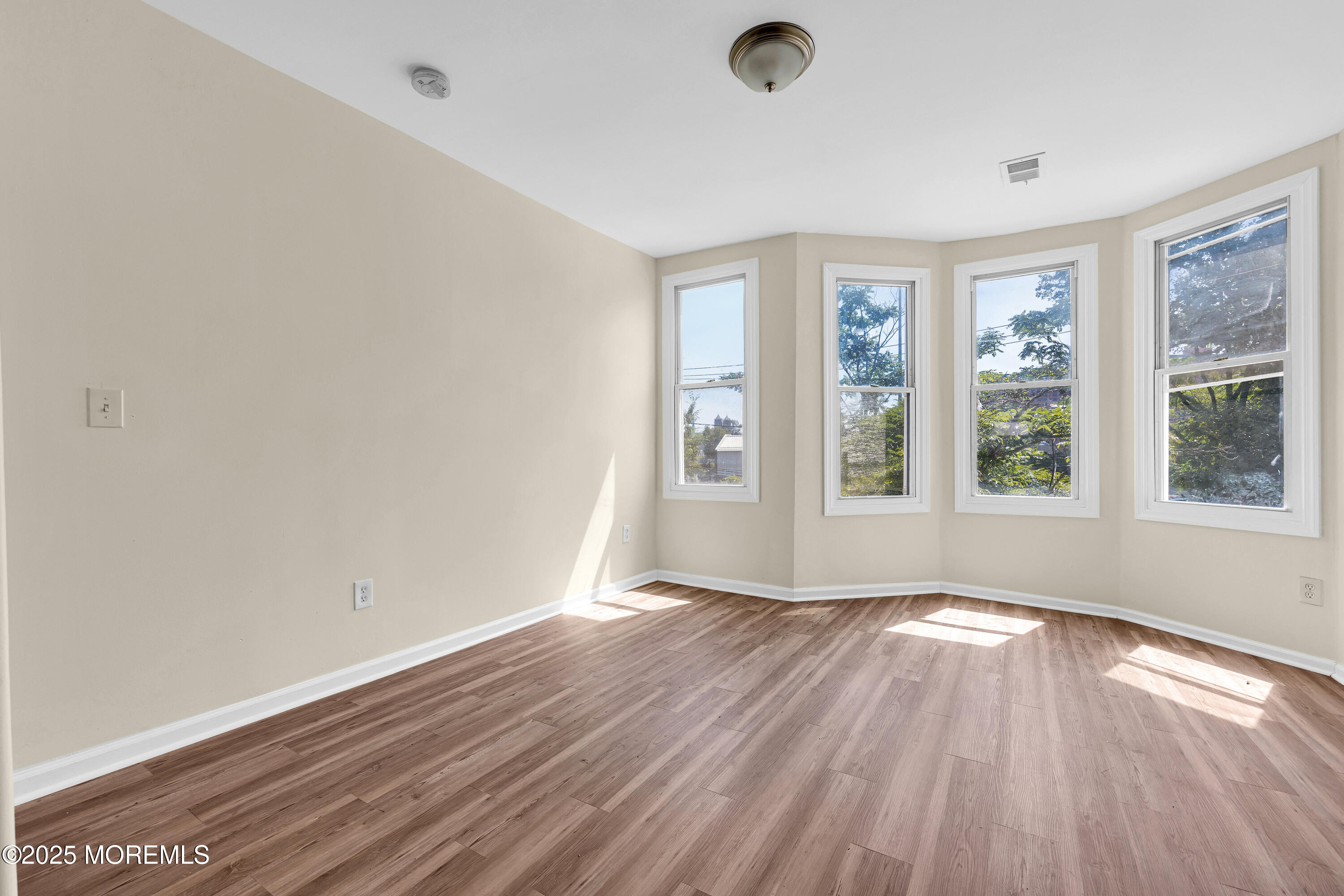 Newark, New Jersey, 07107, United States, 6 Bedrooms Bedrooms, ,3 BathroomsBathrooms,Residential,For Sale,1937916