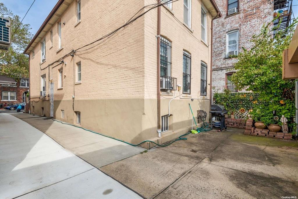 Brooklyn, New York, 11204, United States, 5 Bedrooms Bedrooms, ,3 BathroomsBathrooms,Residential,For Sale,1809100