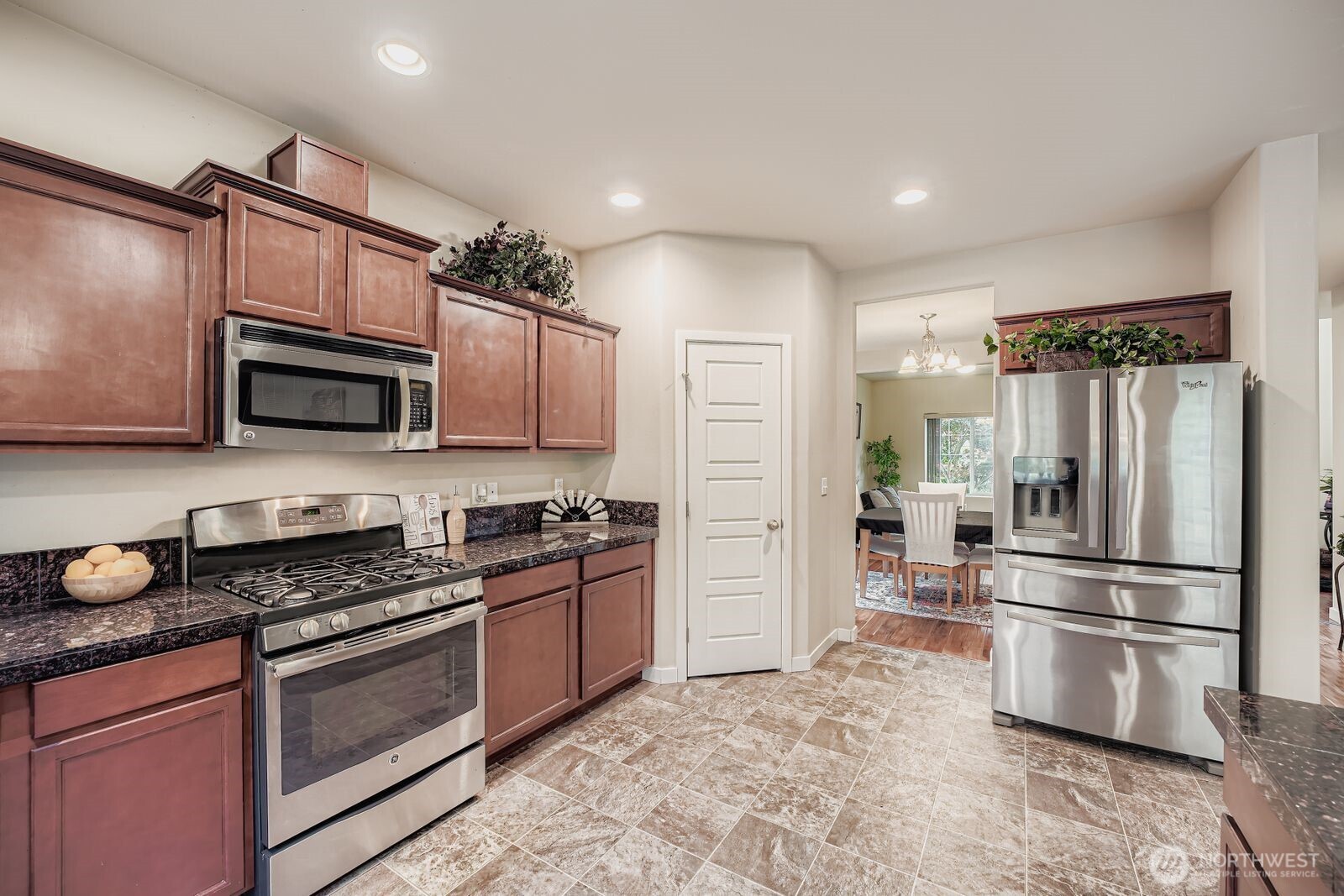 Puyallup, Washington, 98375, United States, 5 Bedrooms Bedrooms, ,3 BathroomsBathrooms,Residential,For Sale,1983977