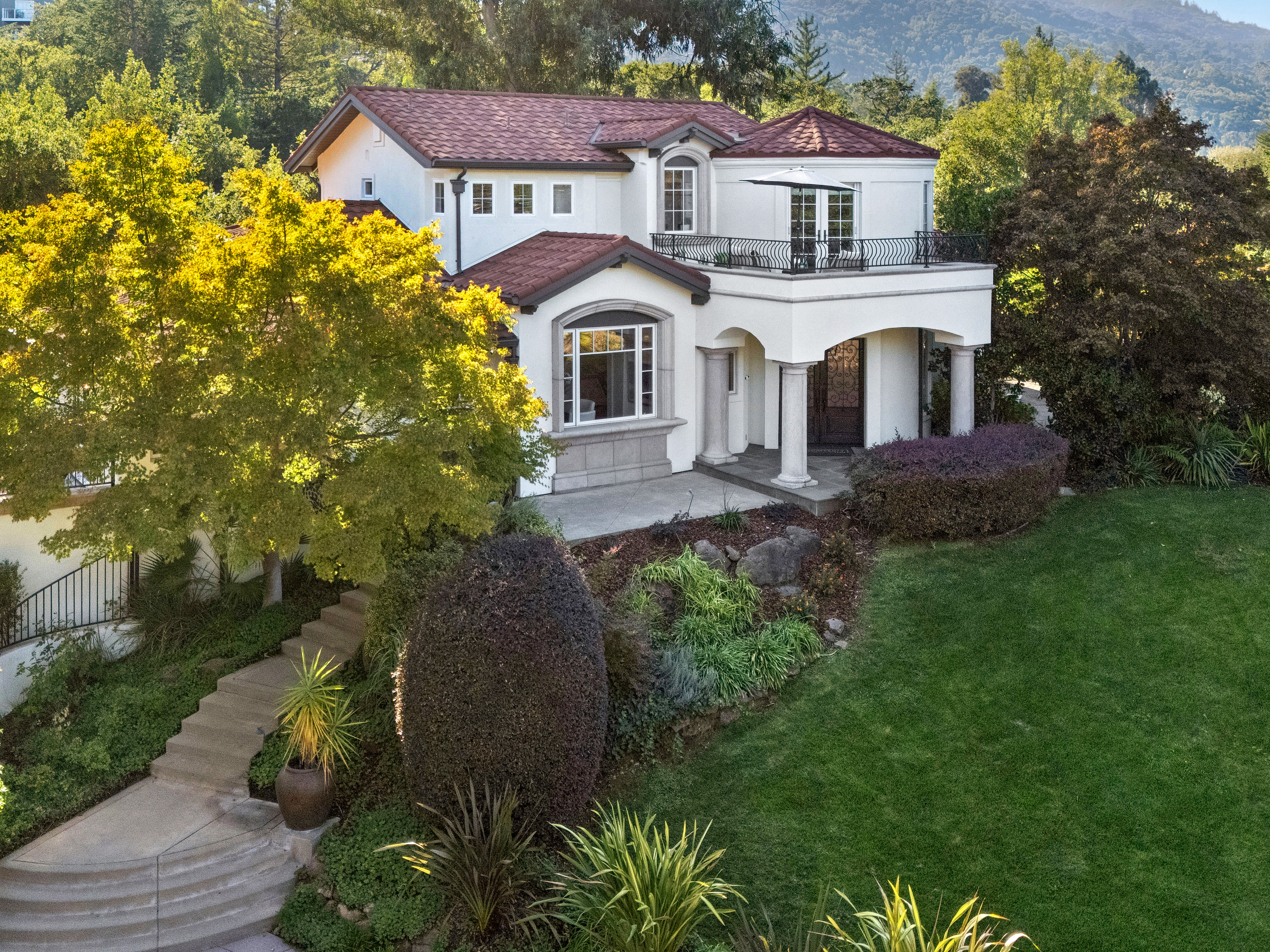  Expansive Mediterranean-Style Villa - 物件實景