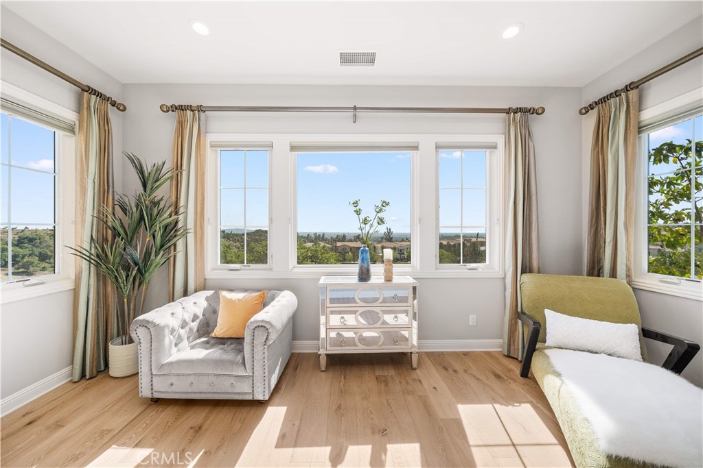 Irvine, California, 92602, United States, 5 Bedrooms Bedrooms, ,6 BathroomsBathrooms,Residential,For Sale,1982881