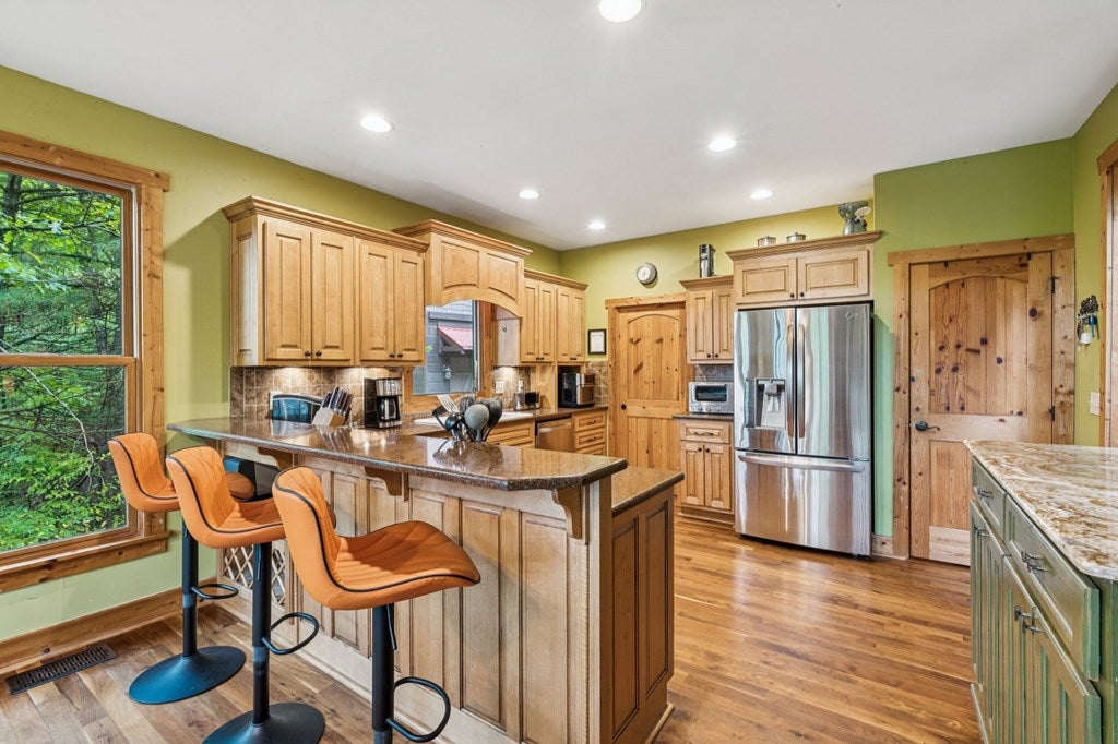 Ellijay, Georgia, 30540, United States, 3 Bedrooms Bedrooms, ,4 BathroomsBathrooms,Residential,For Sale,1952402