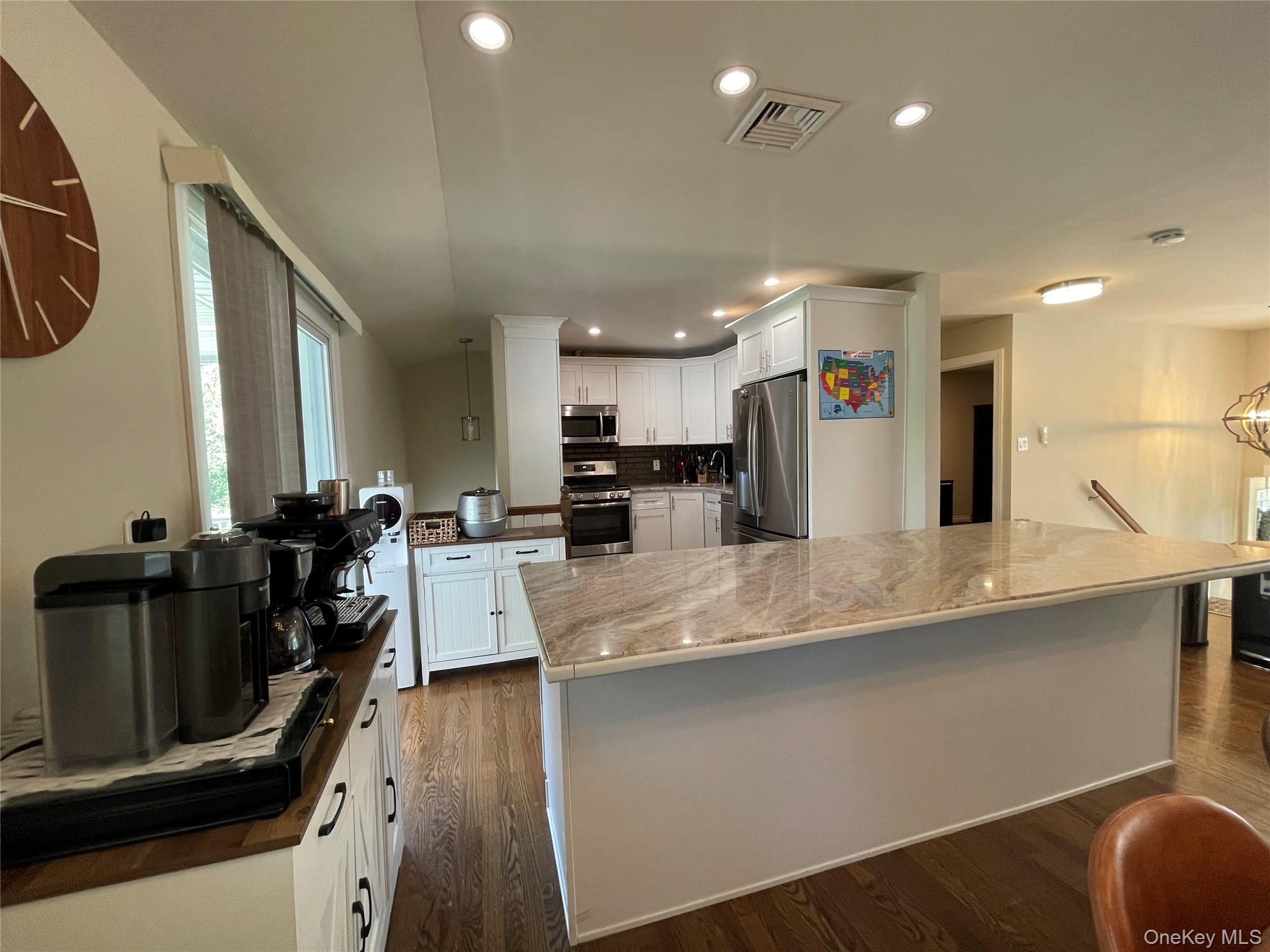 Commack, New York, 11725, United States, 6 Bedrooms Bedrooms, ,3 BathroomsBathrooms,Residential,For Sale,1917950