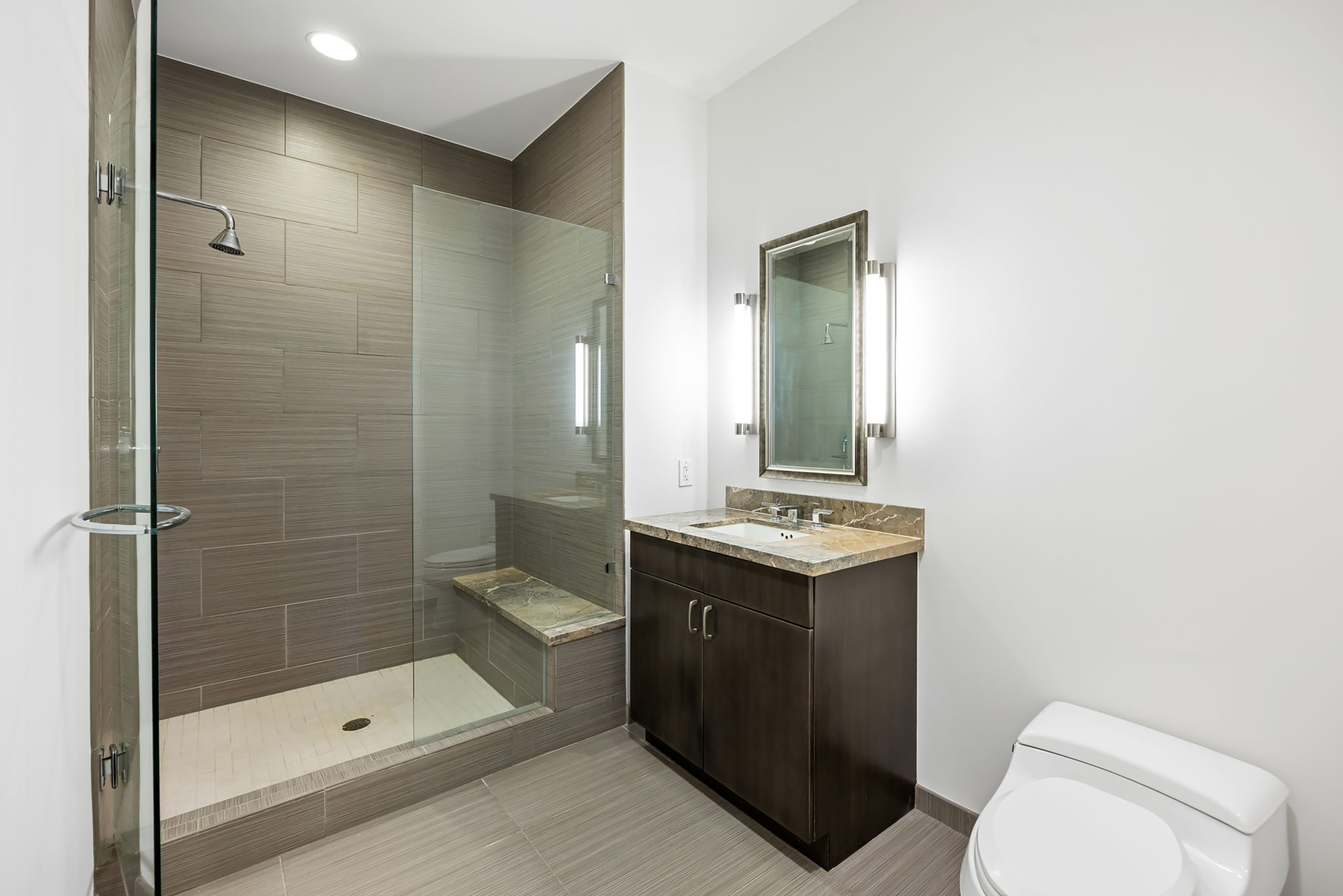  Exceptional Three Bedroom Plus Den Atop The Coveted Loews Hotel - 物件實景