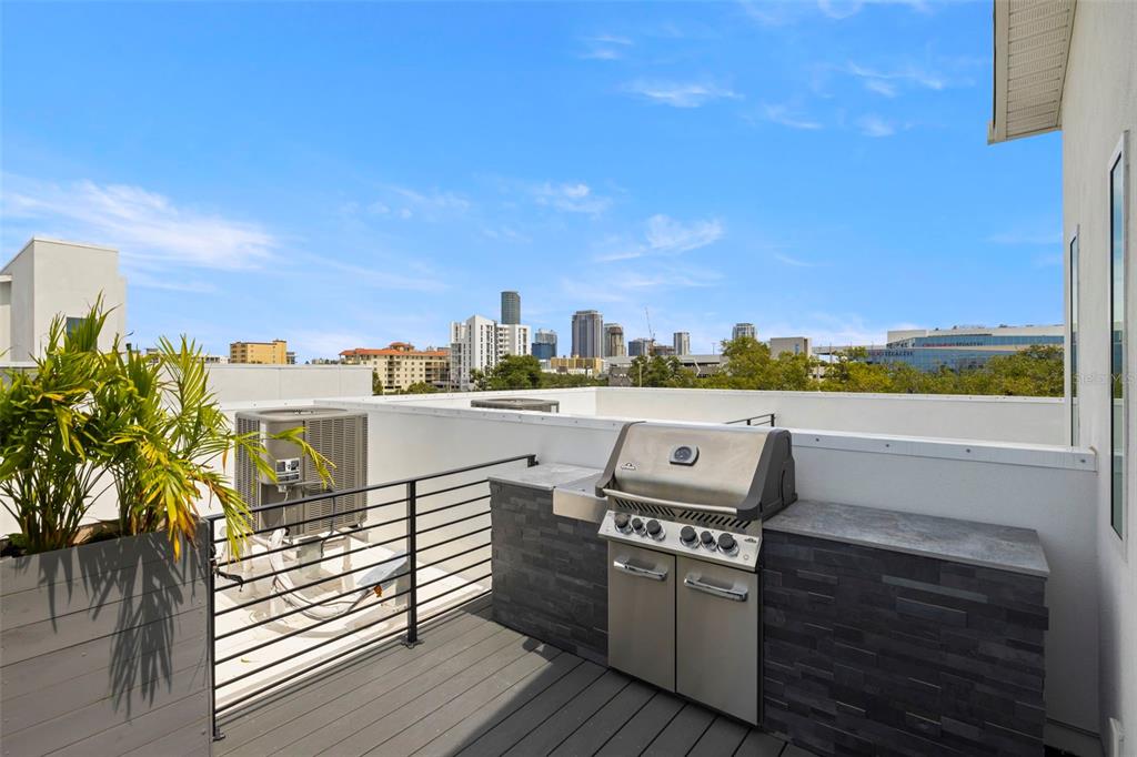 St Petersburg, Florida, 33701, United States, 2 Bedrooms Bedrooms, ,3 BathroomsBathrooms,Residential,For Sale,1994589