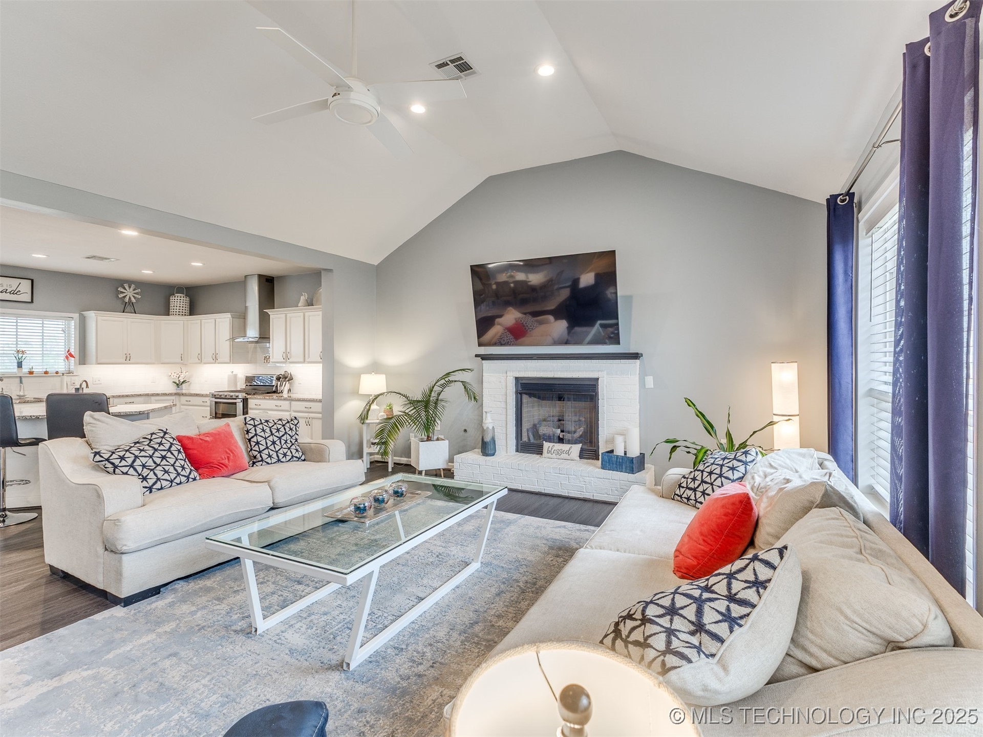 Mounds, Oklahoma, 74047, United States, 4 Bedrooms Bedrooms, ,4 BathroomsBathrooms,Residential,For Sale,1985246