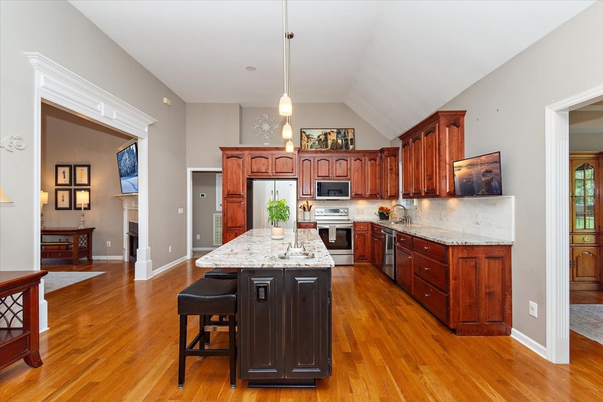 Columbia, Tennessee, 38401, United States, 4 Bedrooms Bedrooms, ,3 BathroomsBathrooms,Residential,For Sale,1897603