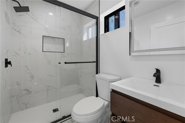 Los Angeles, California, 90043, United States, 6 Bedrooms Bedrooms, ,Residential,For Sale,1980930