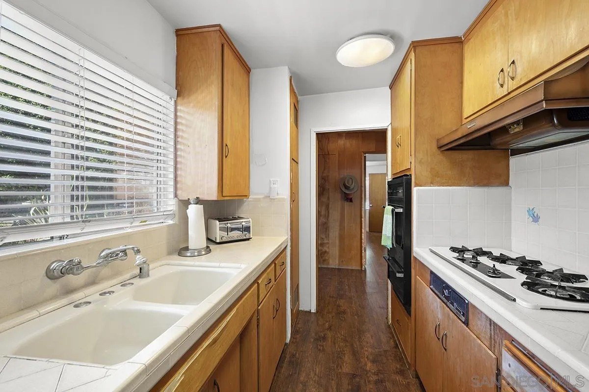 La Mesa, California, 91941, United States, 3 Bedrooms Bedrooms, ,4 BathroomsBathrooms,Residential,For Sale,1911905
