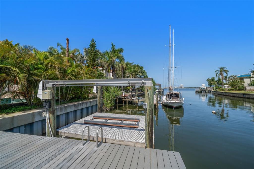 Tampa, Florida, 33606, United States, 5 Bedrooms Bedrooms, ,4 BathroomsBathrooms,Residential,For Sale,1827015