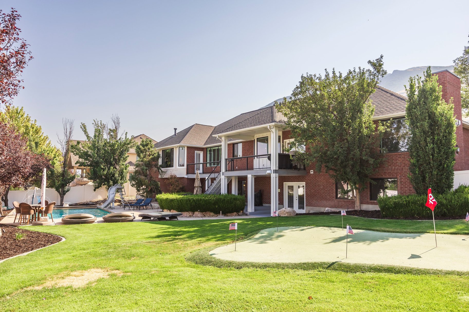  Timeless Draper Brick Rambler with 4-Car Garage and Saltwater Pool - 物件實景