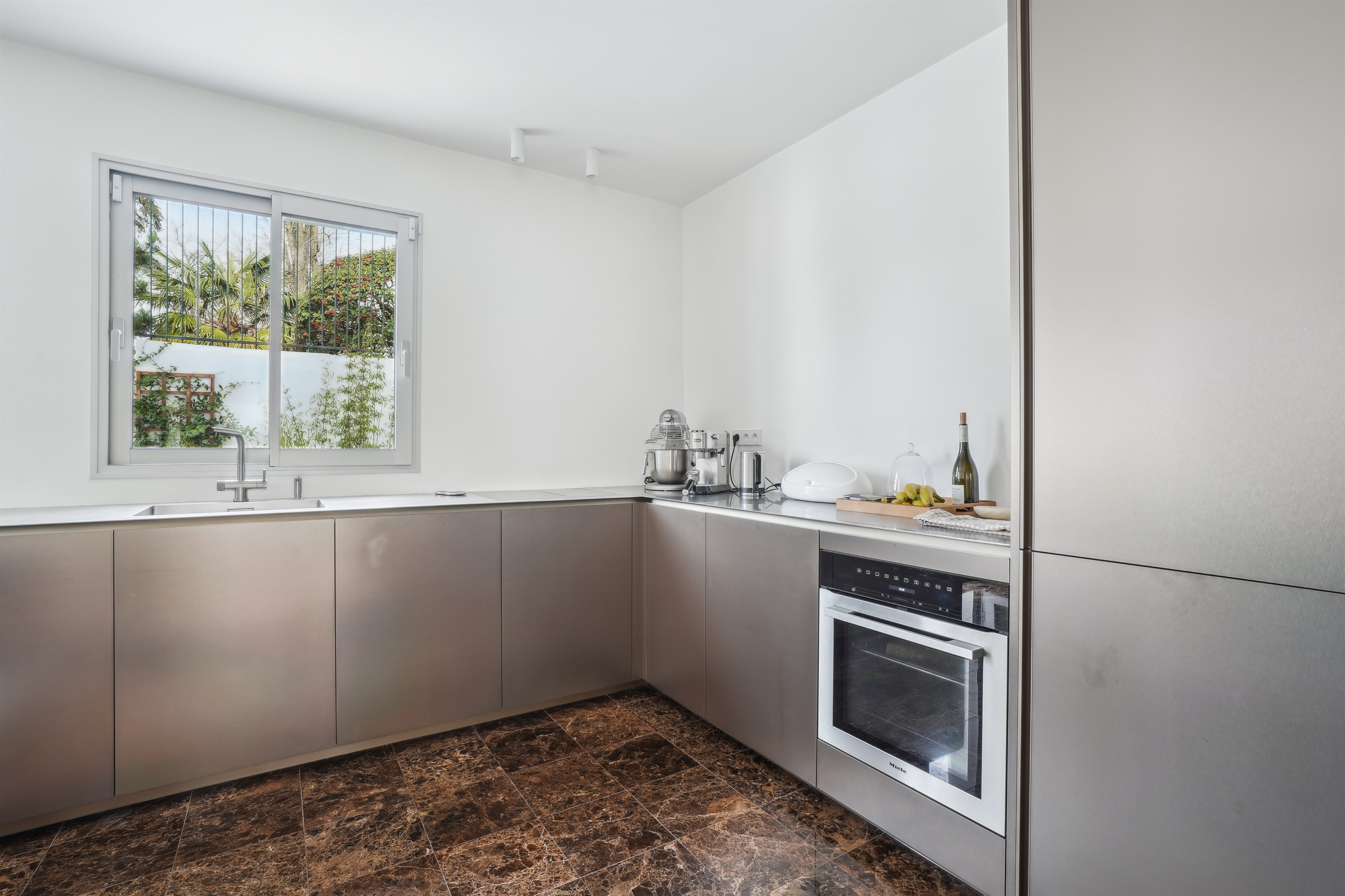  Bougival Town Centre – Contemporary Family Home with Infinity Pool, Expansive T… - 物件實景