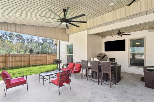 Madisonville, Louisiana, 70447, United States, 5 Bedrooms Bedrooms, ,3 BathroomsBathrooms,Residential,For Sale,1998528