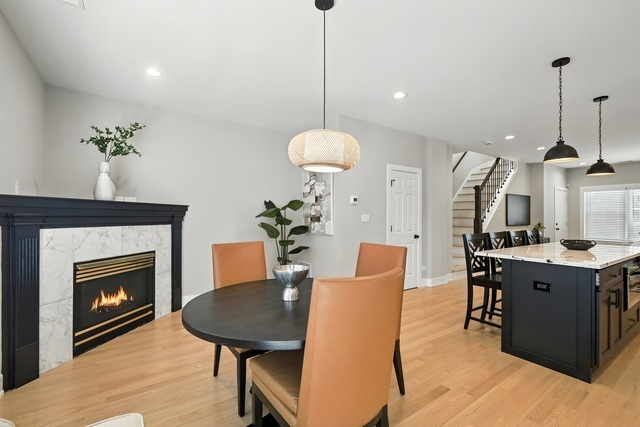Chicago, Illinois, 60653, United States, 4 Bedrooms Bedrooms, ,Residential,For Sale,1950799