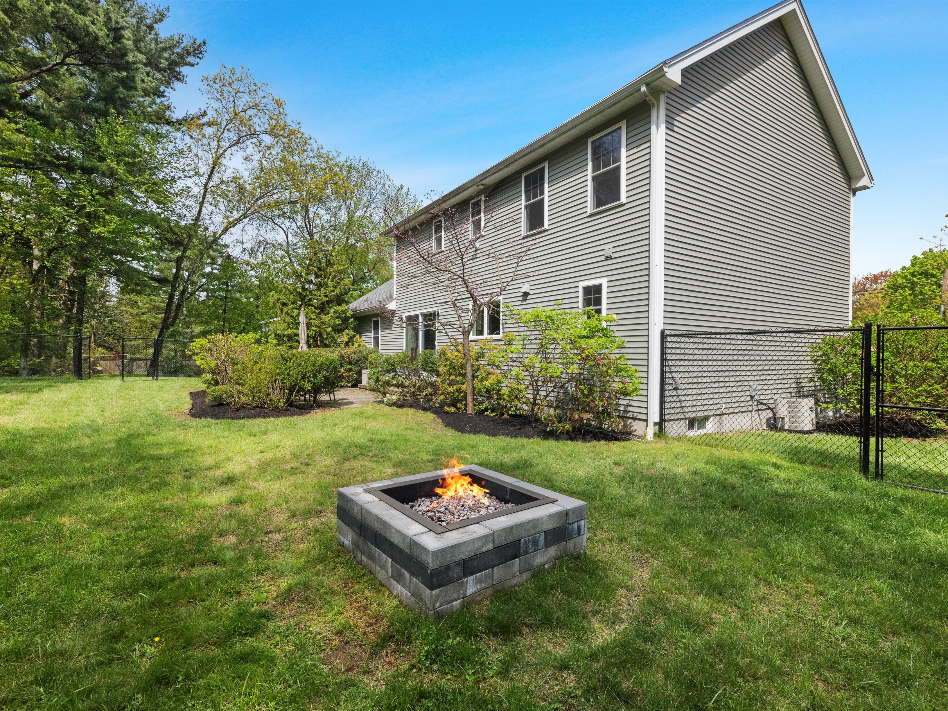  14 Spring Street, Hopkinton, MA 01748 - 物件實景