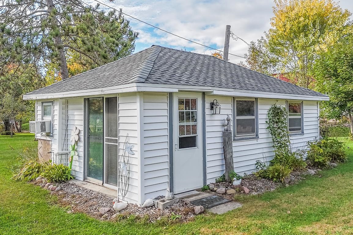 New London, Wisconsin, 54961-8021, United States, 4 Bedrooms Bedrooms, ,2 BathroomsBathrooms,Residential,For Sale,1984435