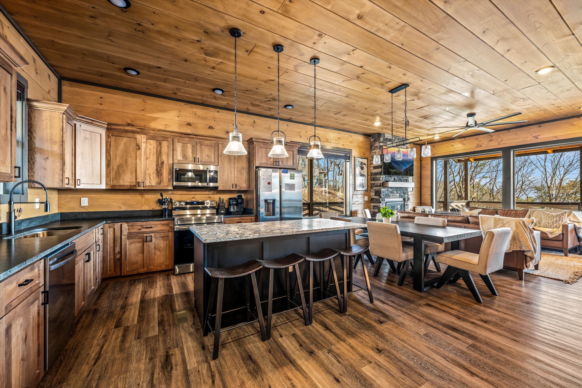 Sevierville, Tennessee, 37876, United States, 5 Bedrooms Bedrooms, ,6 BathroomsBathrooms,Residential,For Sale,1975935