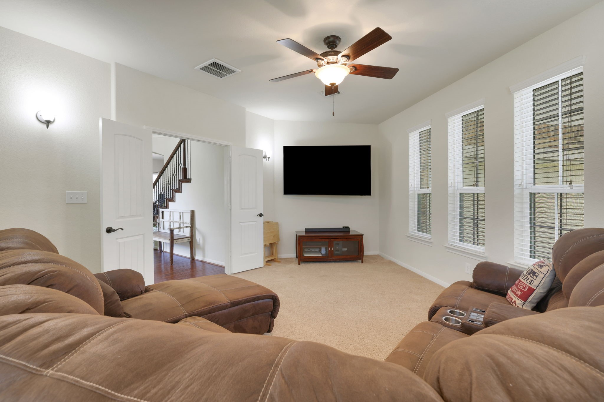 Mont Belvieu, Texas, 77523, United States, 5 Bedrooms Bedrooms, ,4 BathroomsBathrooms,Residential,For Sale,1906104