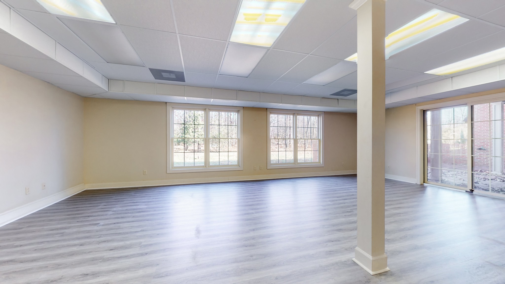 Tullahoma, Tennessee, 37388, United States, 6 Bedrooms Bedrooms, ,5 BathroomsBathrooms,Residential,For Sale,1978966