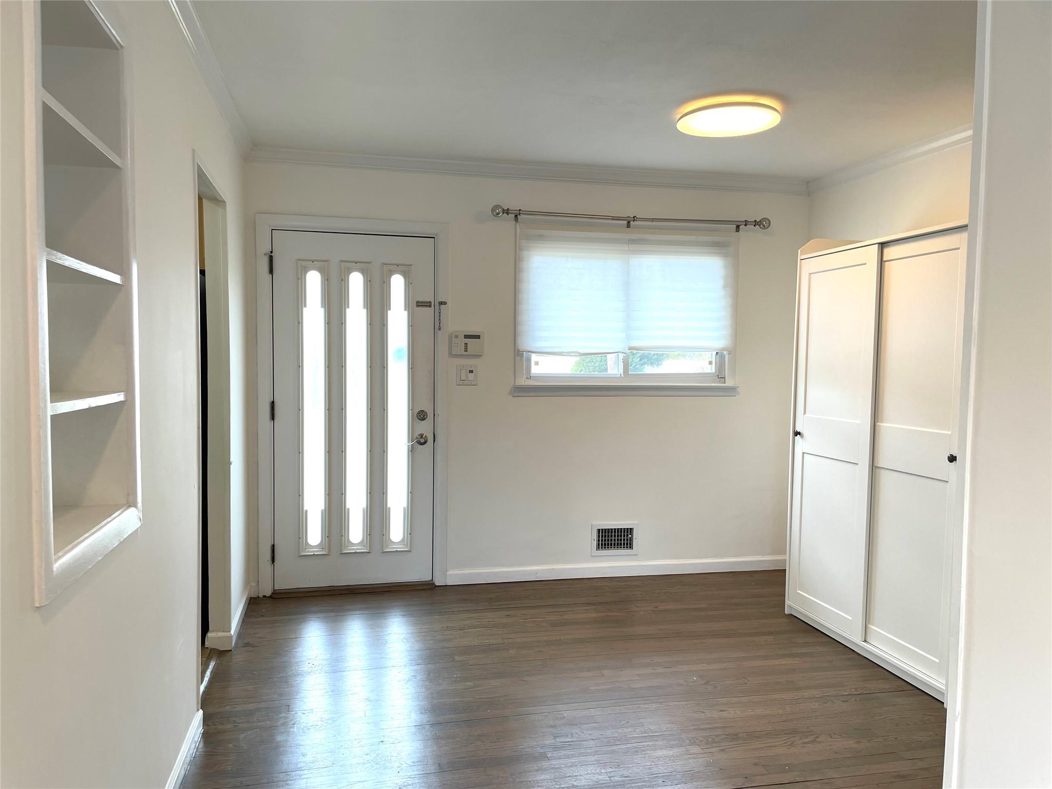 Plainview, New York, 11803, United States, 3 Bedrooms Bedrooms, ,2 BathroomsBathrooms,Residential,For Sale,1751555