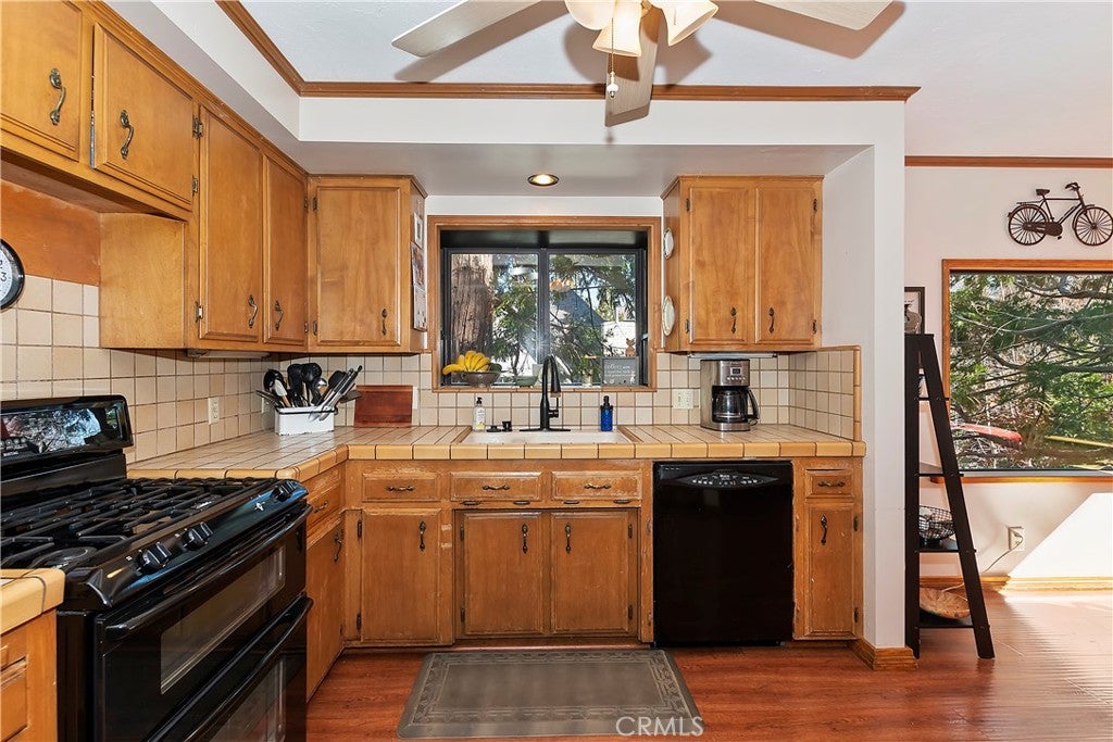 Lake Arrowhead, California, 92352, United States, 4 Bedrooms Bedrooms, ,3 BathroomsBathrooms,Residential,For Sale,1975175