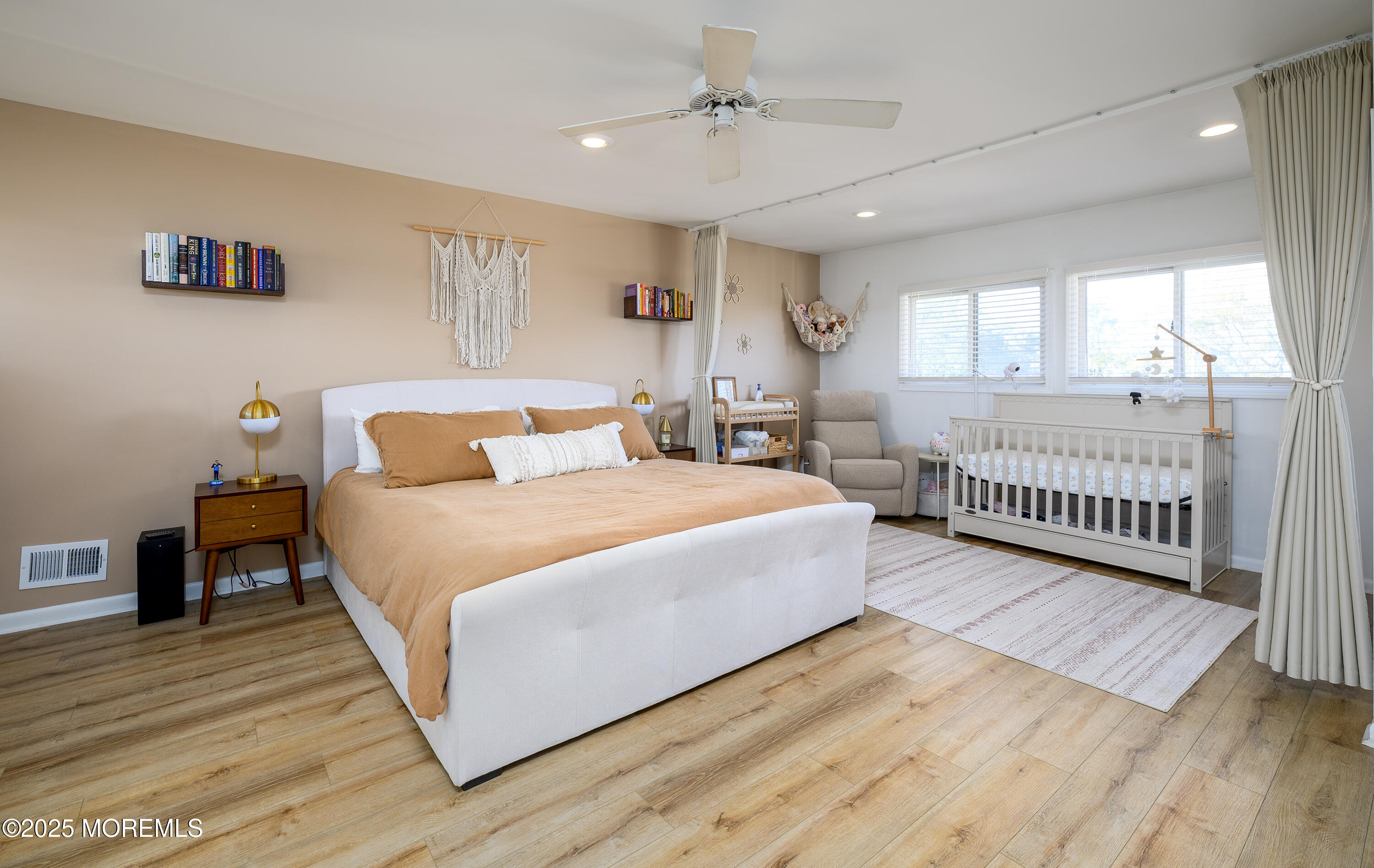 Red Bank, New Jersey, 07701, United States, 2 Bedrooms Bedrooms, ,3 BathroomsBathrooms,Residential,For Sale,1970602