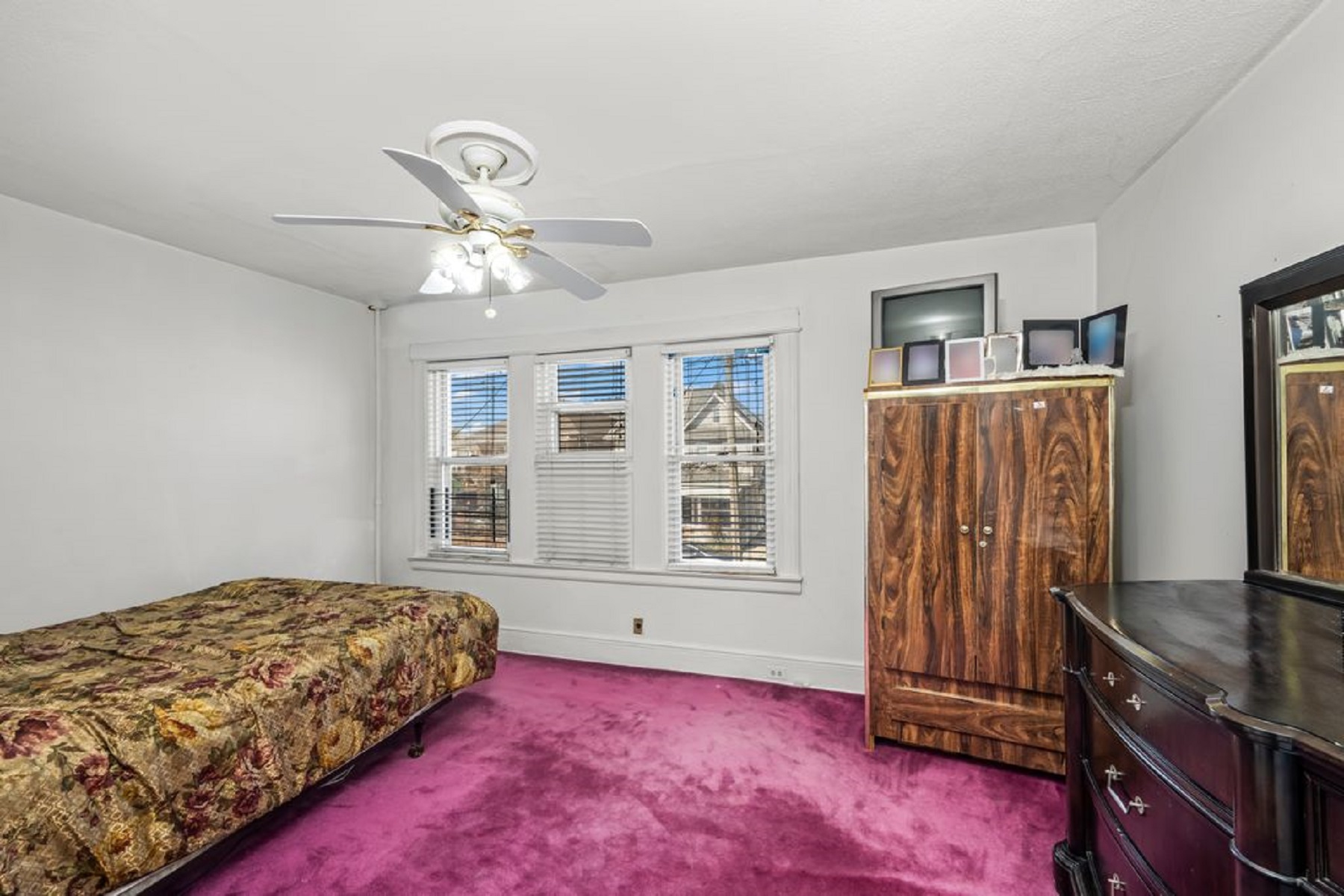  1569 East 45th Street - 物件實景