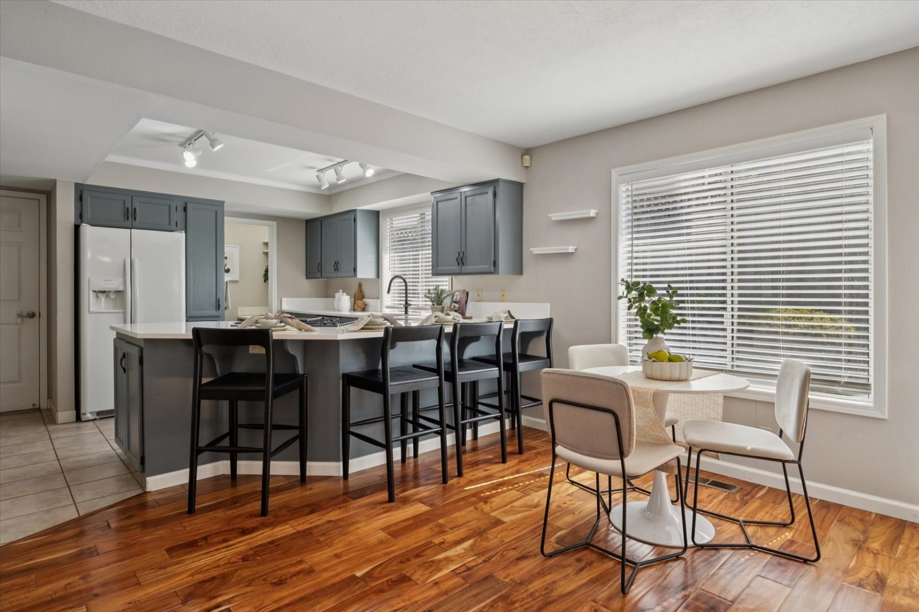  11445 SW WOODLEE HEIGHTS CT Portland, OR 97219 - 物件實景