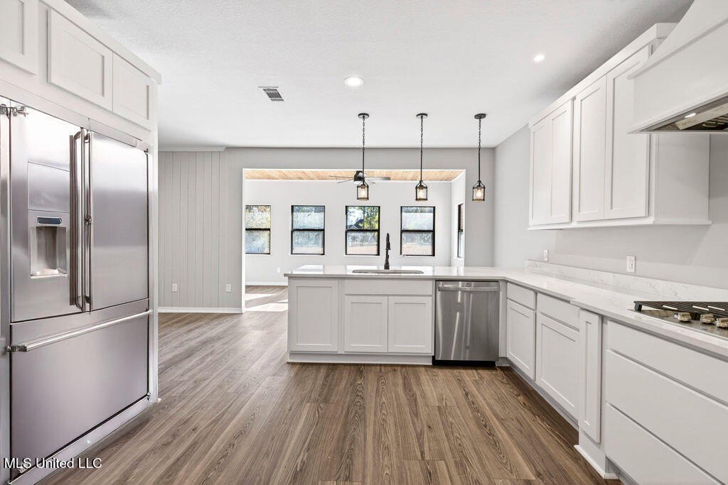 Gulfport, Mississippi, 39503, United States, 5 Bedrooms Bedrooms, ,5 BathroomsBathrooms,Residential,For Sale,2009063