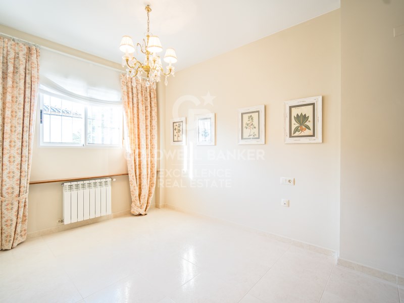 Valencia, Paterna, La Ca?ada Valencia, Paterna, La, Paterna, Comunidad Valenciana, ES, 5 Bedrooms Bedrooms, ,3 BathroomsBathrooms,Residential,For Sale,Valencia, Paterna, La Ca?ada Valencia, Paterna, La,1672423