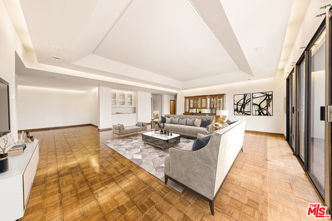 Los Angeles, California, 90035, United States, 3 Bedrooms Bedrooms, ,4 BathroomsBathrooms,Residential,For Sale,1989035