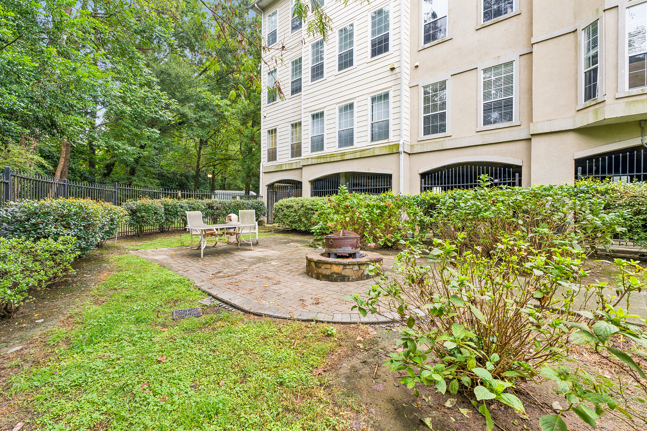  Comfort and Convenience in Gated Brighton Court - 物件實景