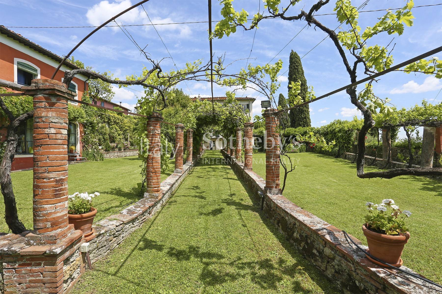  Beautiful villa with swimming pool in the countryside of Lucca - 物件實景