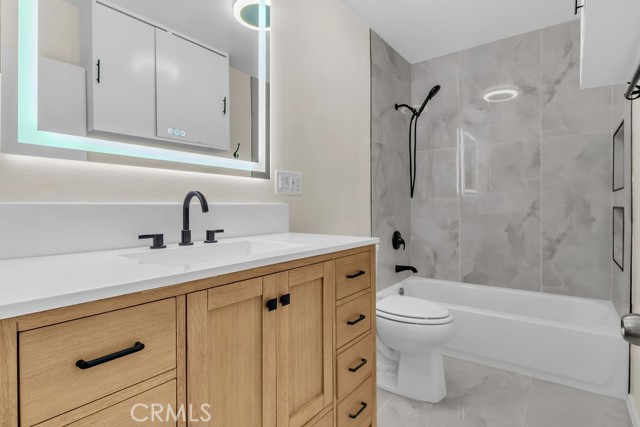 Los Angeles, California, 90044, United States, 4 Bedrooms Bedrooms, ,Residential,For Sale,2040182