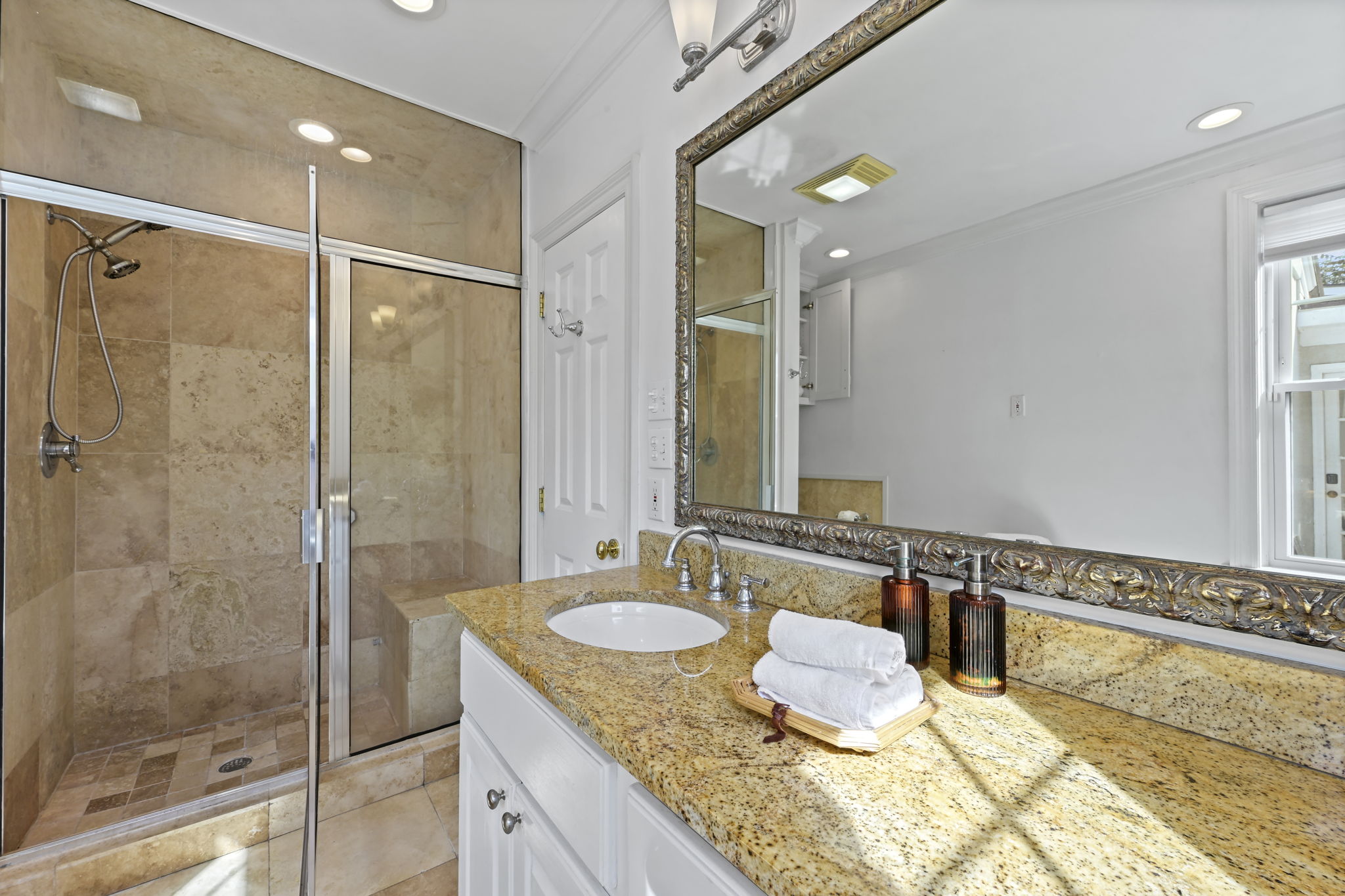 Baton Rouge, Louisiana, 70808, United States, 4 Bedrooms Bedrooms, ,3 BathroomsBathrooms,Residential,For Sale,2000446