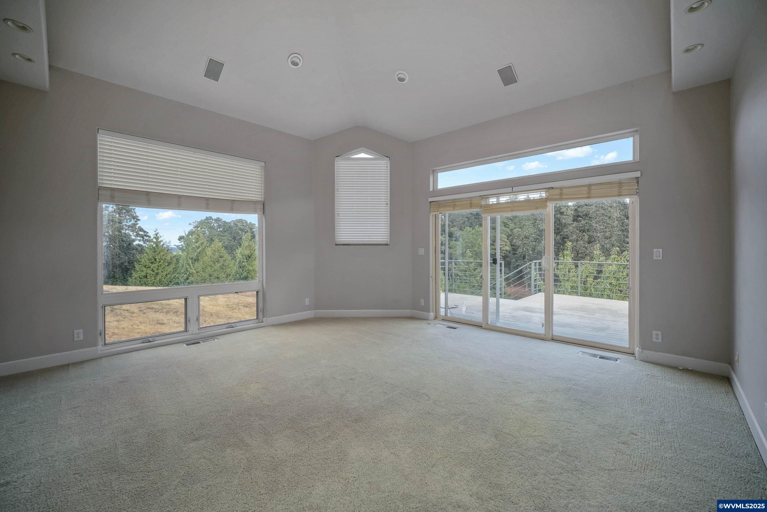 Salem, Oregon, 97306, United States, 6 Bedrooms Bedrooms, ,5 BathroomsBathrooms,Residential,For Sale,1911062